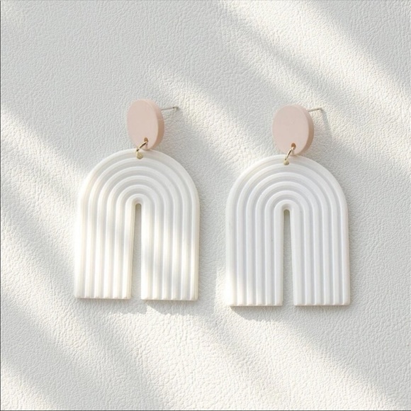 pink and white U shaped earrings - Picture 4 of 4